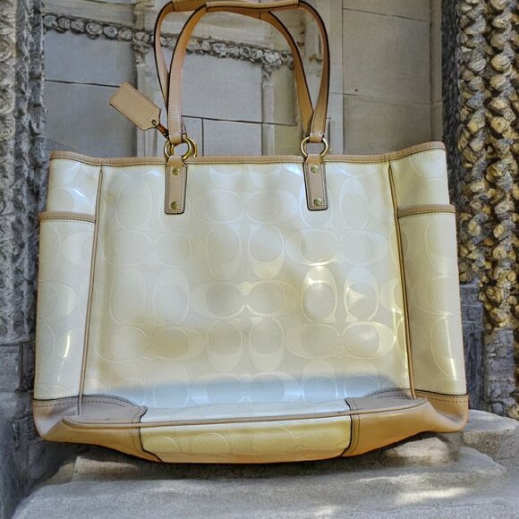 Coach Handbags - Beautiful Coach Bag